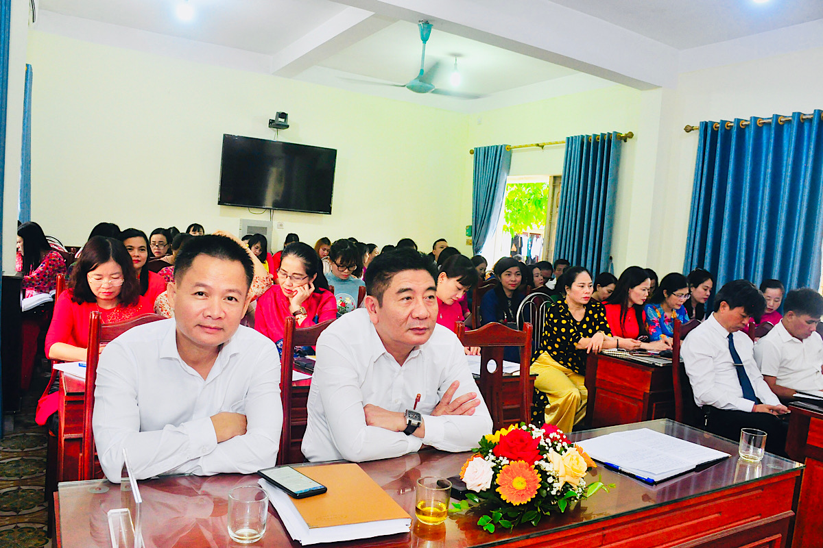 Hội nghị viên chức, người lao động năm học 2022-2023 Trường THPT DTNT Nghệ An